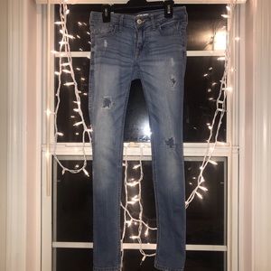 Hollister// Ripped Skinny Jeans